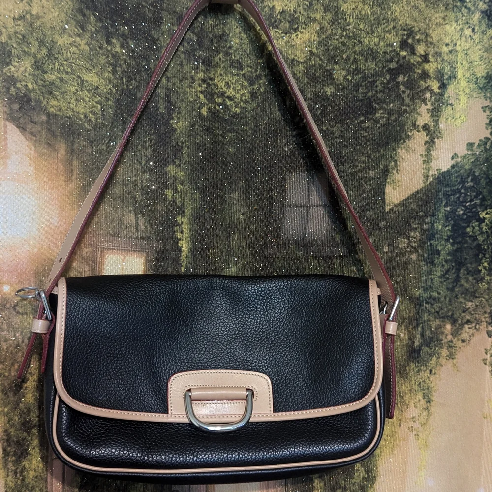 Dooney & Bourke Classic Black and Tan shoulder Bag Vintage - Picture 1 of 9